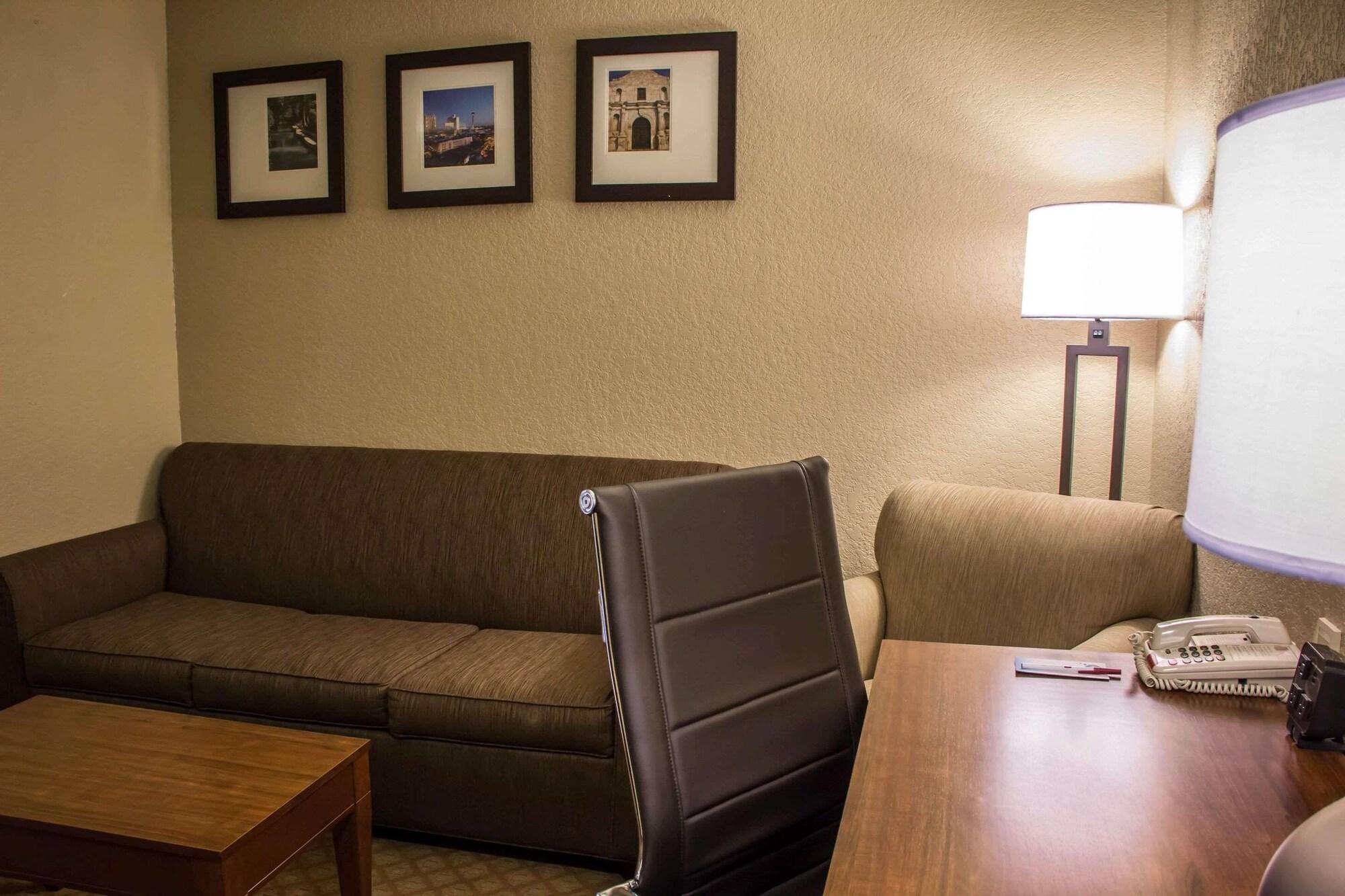 Comfort Suites Near Seaworld San Antonio Exterior foto